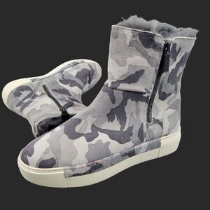 J/Slides Women's Allie Grey Camo Boot Size 7 High-Top Size Zip Lined Faux Fur